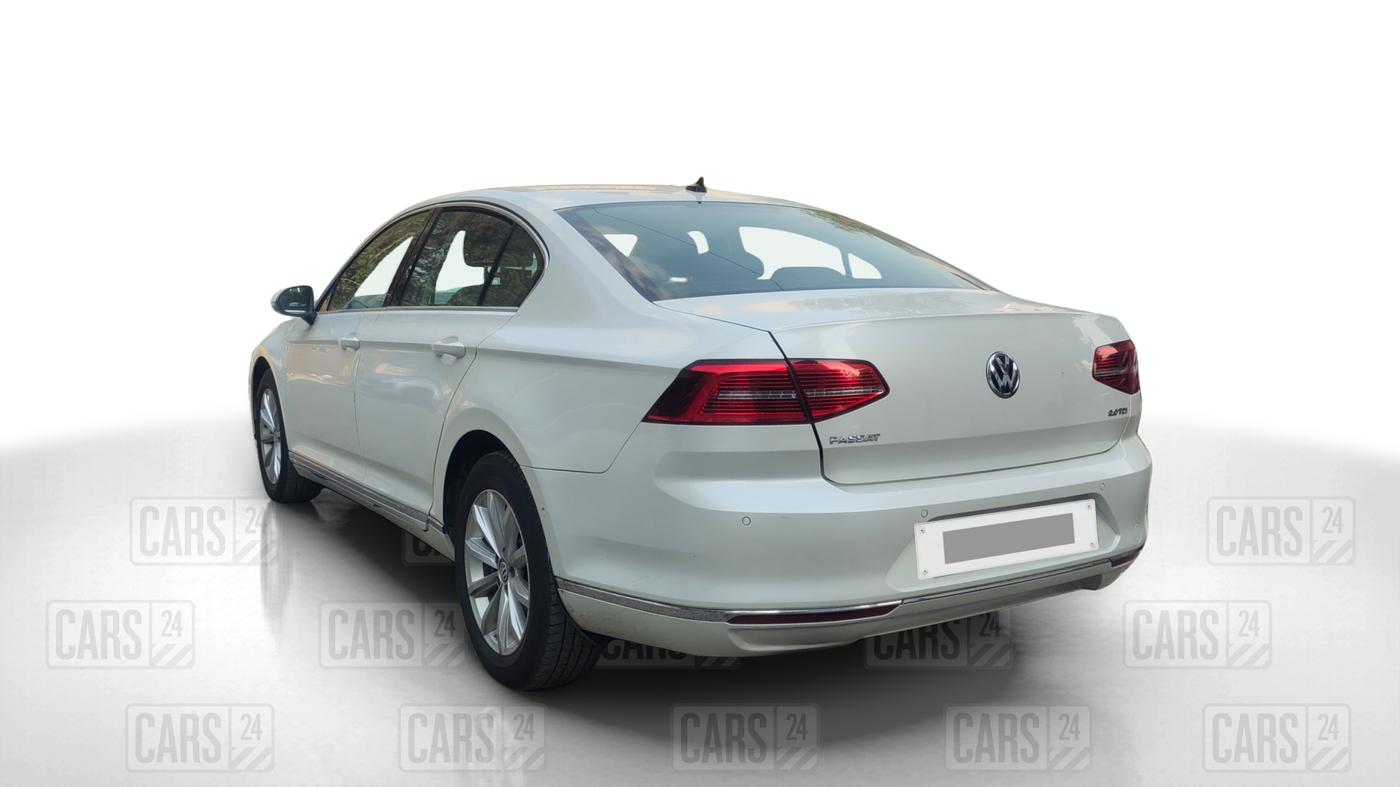 2018 Volkswagen Passat COMFORTLINE DSG, Diesel, Automatic, 1,10,642 km, Left Back Diagonal