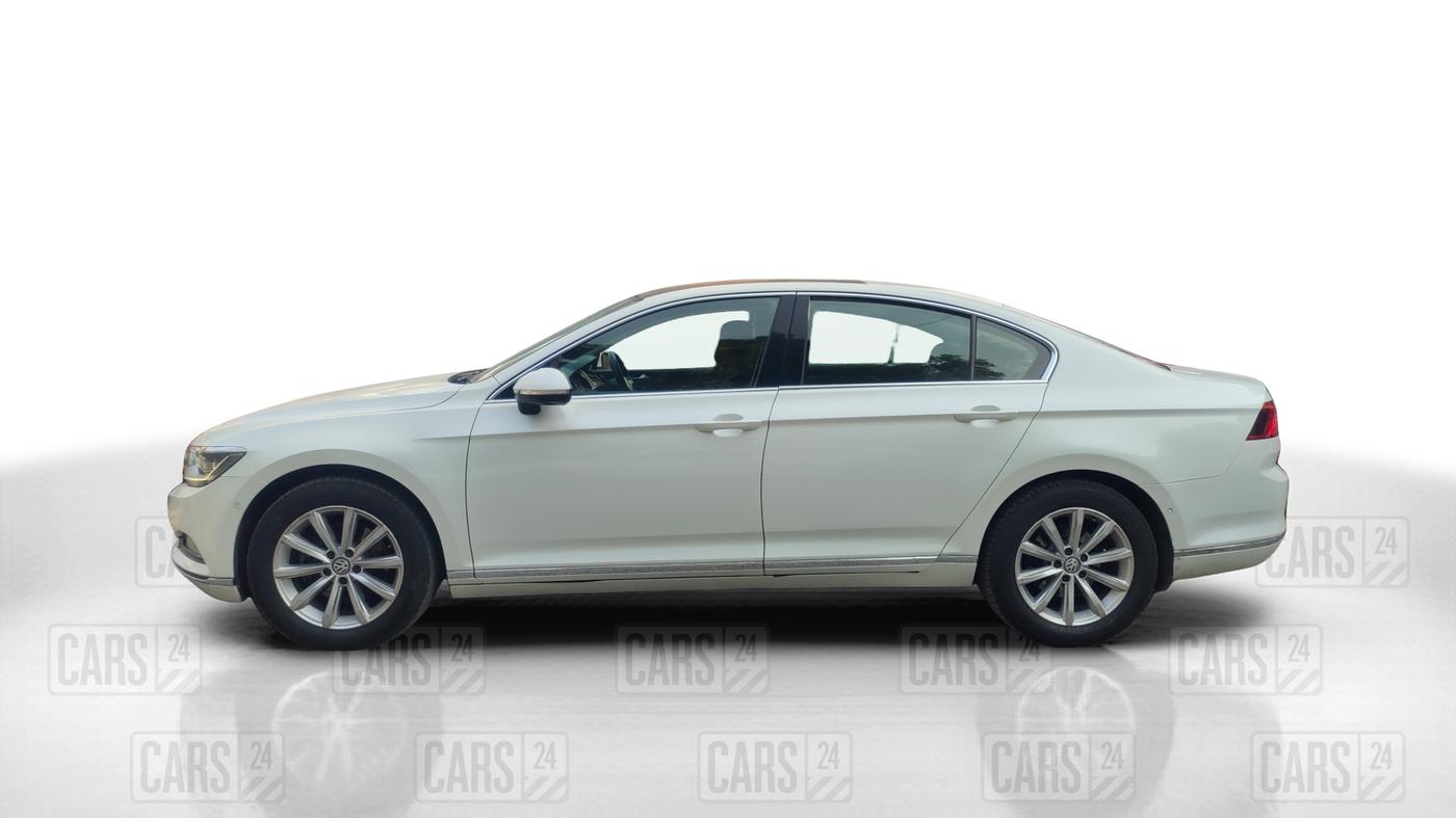 2018 Volkswagen Passat COMFORTLINE DSG, Diesel, Automatic, 1,10,642 km, Left Side