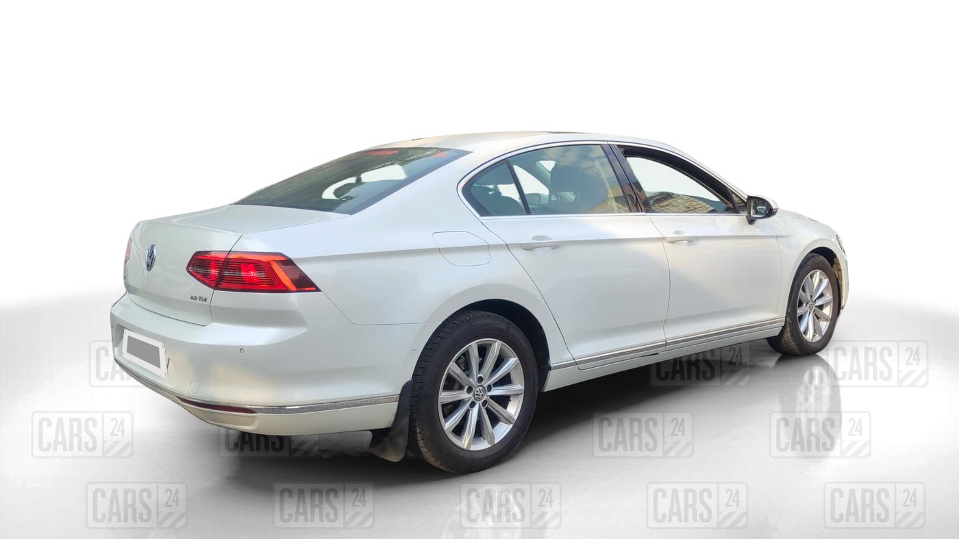 2018 Volkswagen Passat COMFORTLINE DSG, Diesel, Automatic, 1,10,642 km, Right Back Diagonal