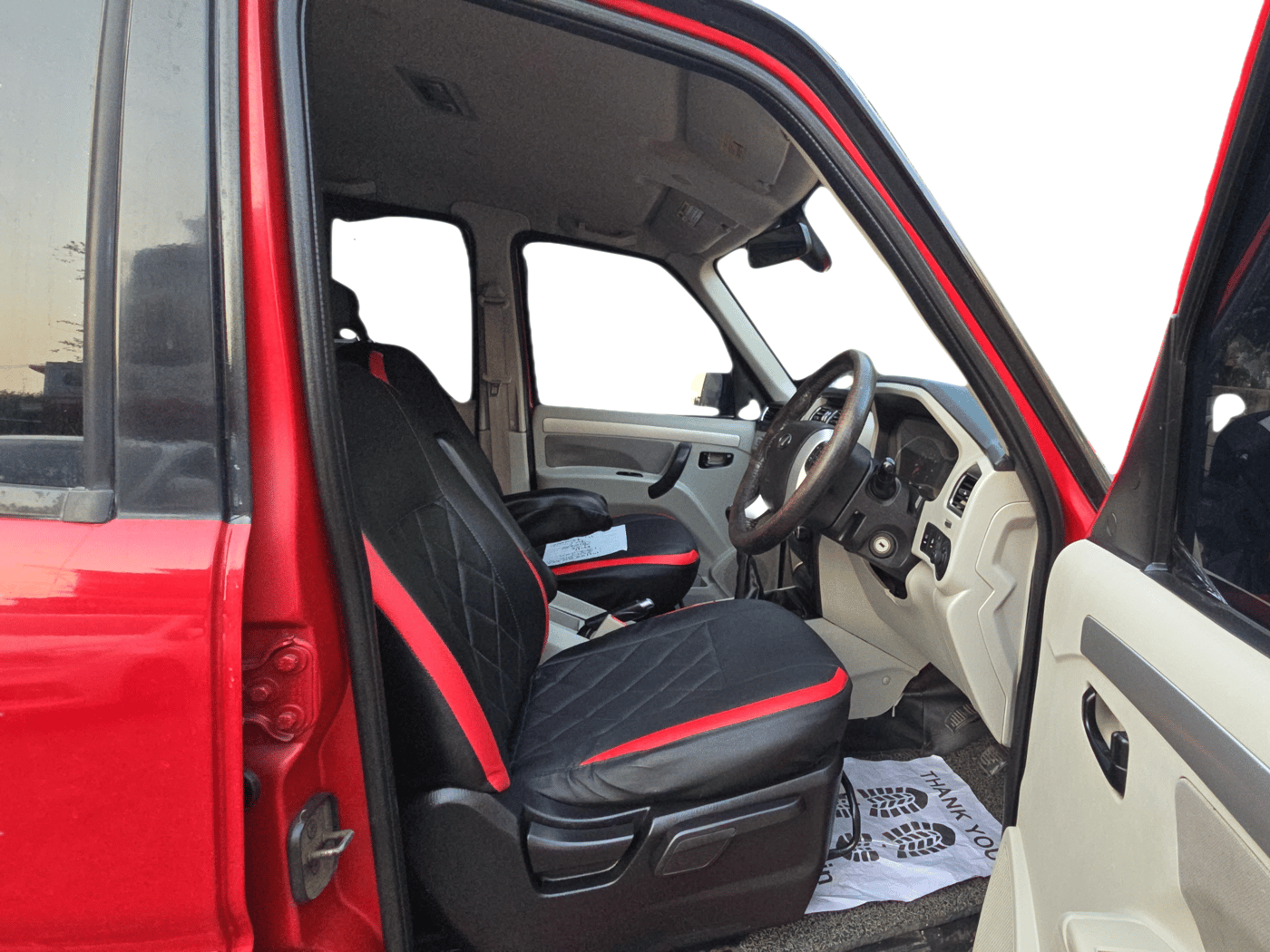 2017 Mahindra Scorpio S10 2WD INTELLI-HYBRID, Diesel, Manual, 1,01,315 km, Right Side Front Door Cabin
