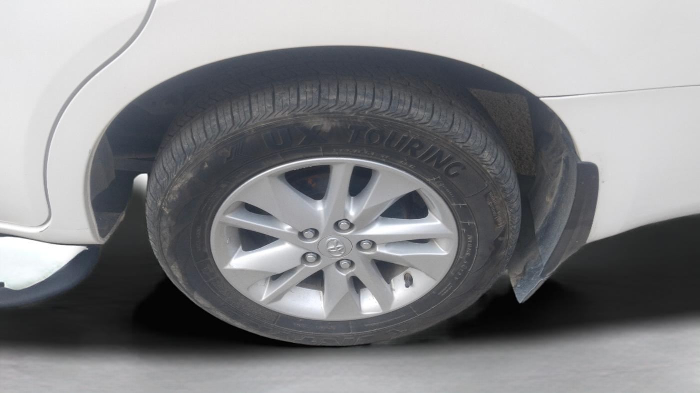 2020 Toyota Innova Crysta 2.4 VX 8 STR, Diesel, Manual, 76,000 km, Left Rear Wheel