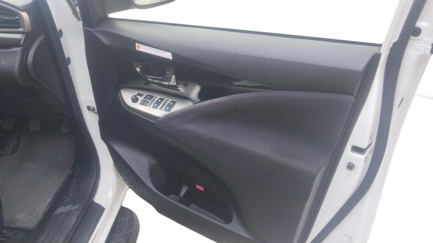 2020 Toyota Innova Crysta 2.4 VX 8 STR, Diesel, Manual, 76,000 km, Driver Side Door Panel Controls