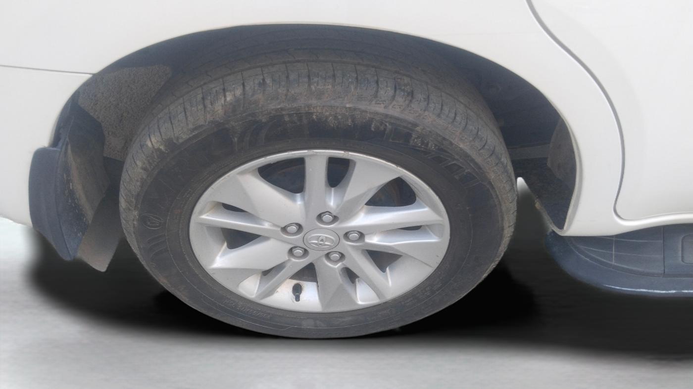 2020 Toyota Innova Crysta 2.4 VX 8 STR, Diesel, Manual, 76,000 km, Right Rear Wheel