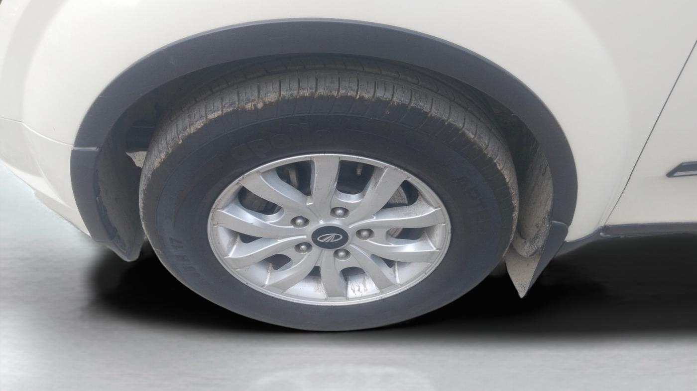 2020 Mahindra XUV500 W9, Diesel, Manual, 67,763 km, Left Front Wheel