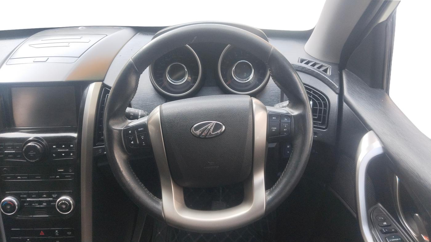 2020 Mahindra XUV500 W9, Diesel, Manual, 67,763 km, Right Front Wheel