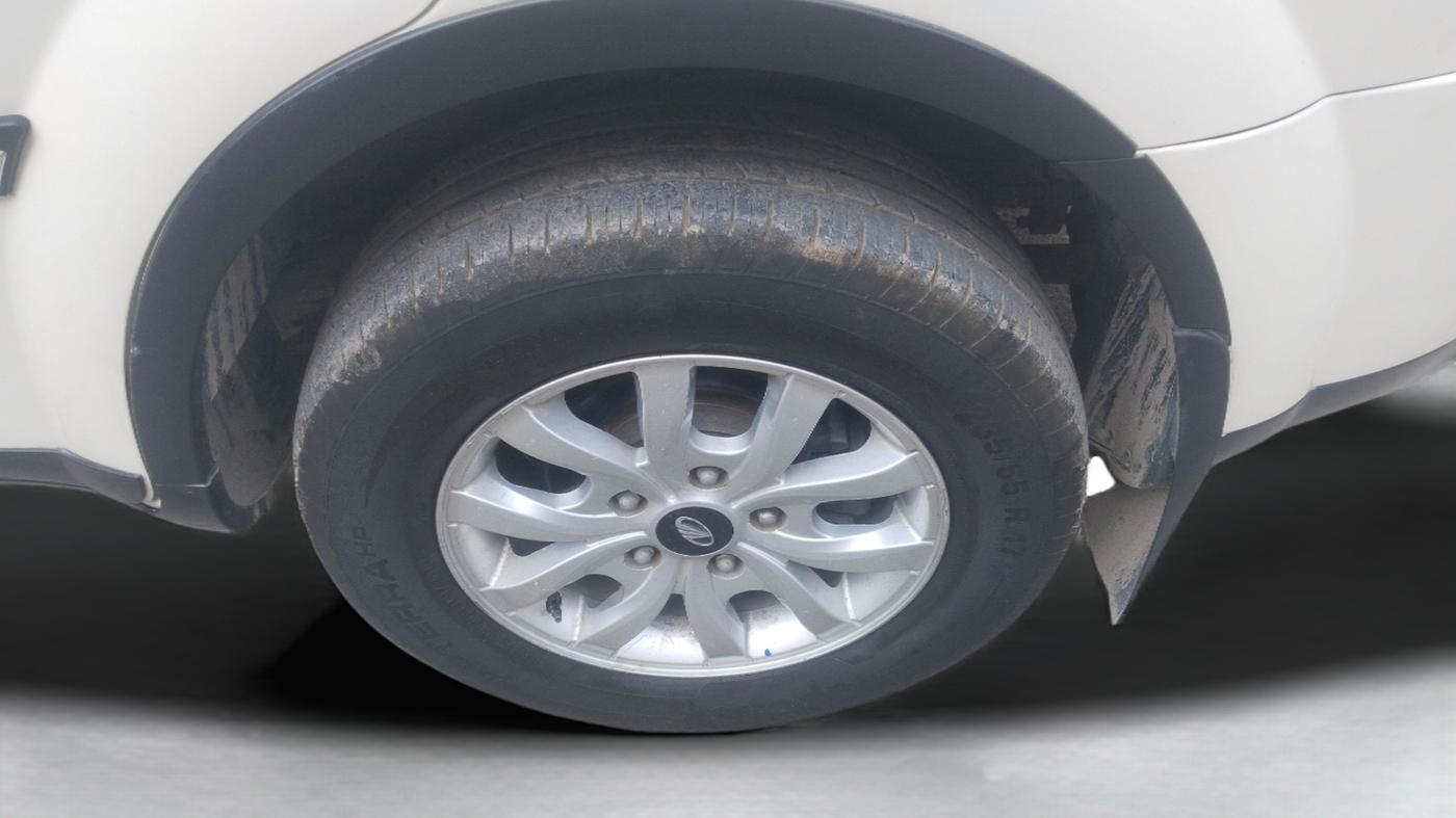 2020 Mahindra XUV500 W9, Diesel, Manual, 67,763 km, Left Rear Wheel