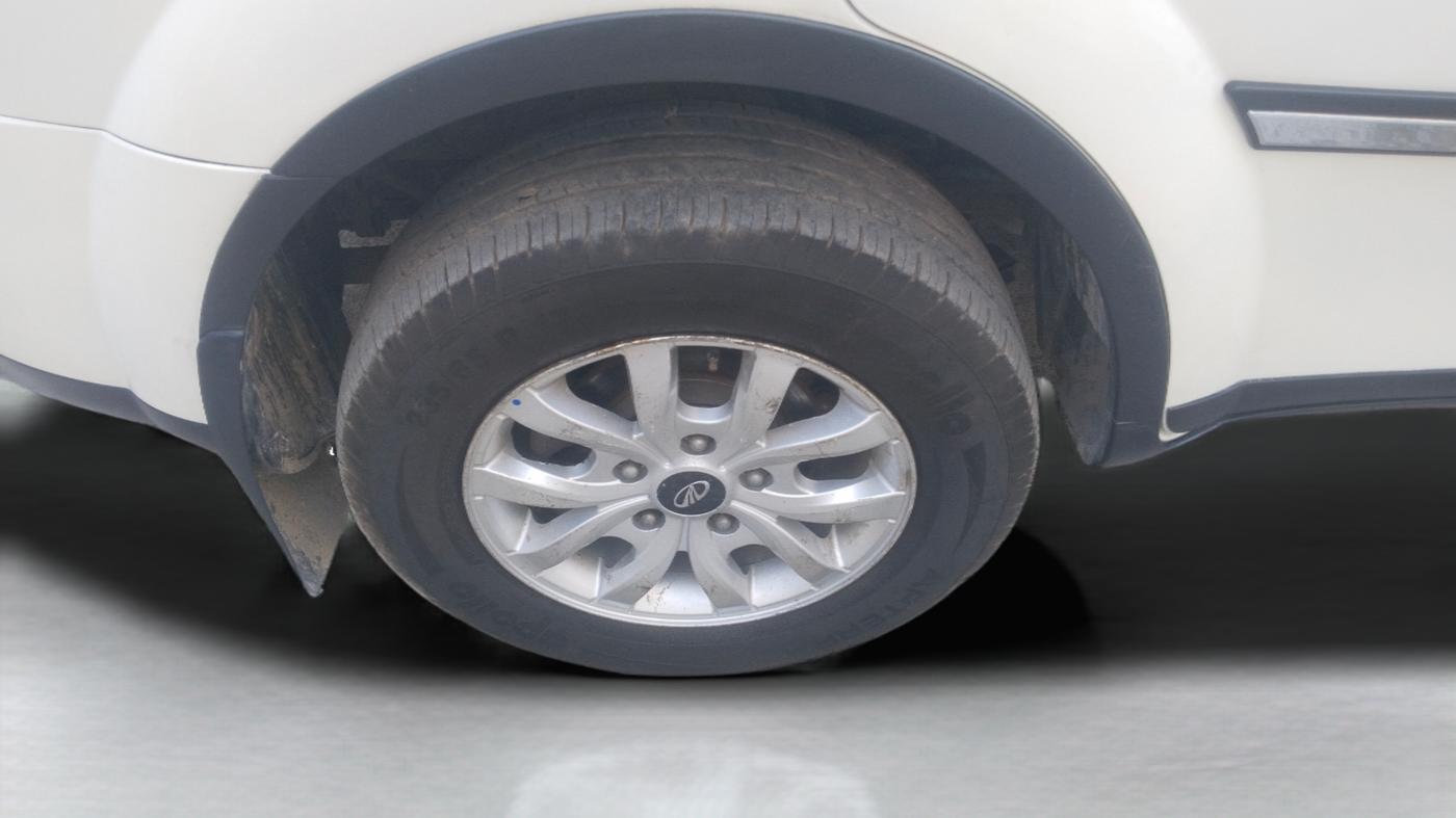 2020 Mahindra XUV500 W9, Diesel, Manual, 67,763 km, Right Rear Wheel
