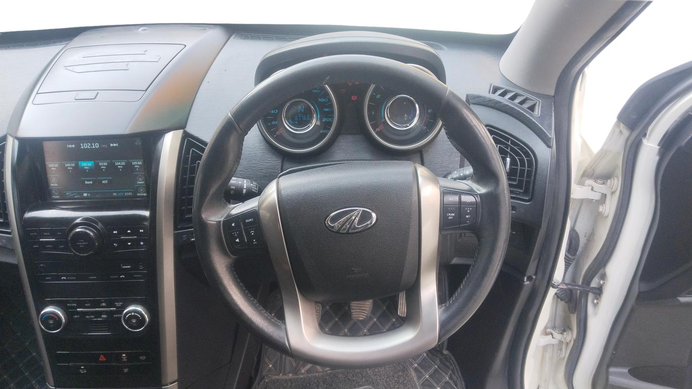 2020 Mahindra XUV500 W9, Diesel, Manual, 67,763 km, Right Side Rear Door Cabin