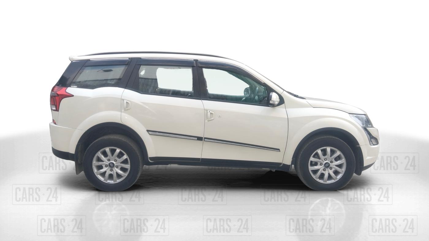 2020 Mahindra XUV500 W9, Diesel, Manual, 67,763 km, Right Side View