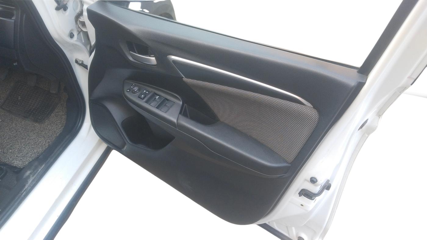 2018 Honda WR-V 1.5L I-DTEC VX MT, Diesel, Manual, 93,866 km, Driver Side Door Panel Controls