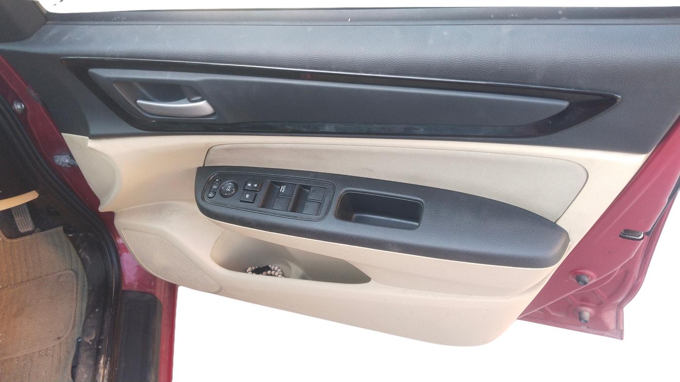 2020 Honda Amaze 1.2L I-VTEC S, Petrol, Manual, 32,591 km, Driver Side Door Panel Controls