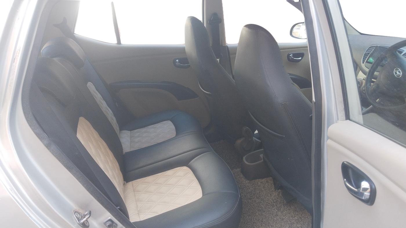 2013 Hyundai i10 SPORTZ 1.2, Petrol, Manual, 65,414 km, Right Side Rear Door Cabin