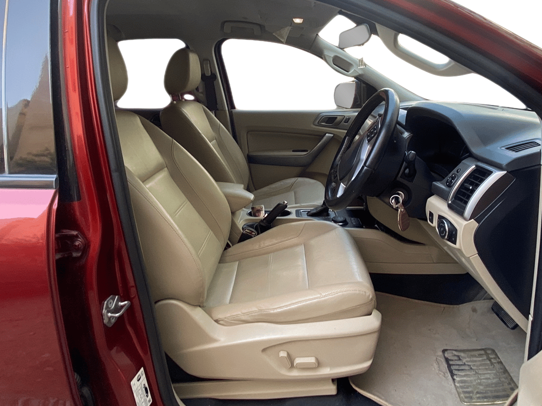 2016 Ford Endeavour TREND 3.2 4X4 AT, Diesel, Automatic, 85,619 km, Right Side Front Door Cabin