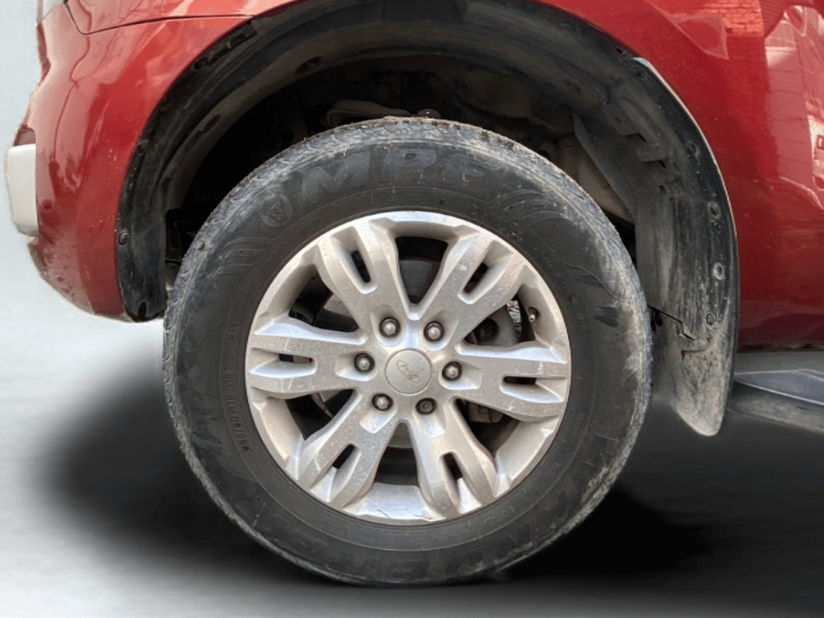 2016 Ford Endeavour TREND 3.2 4X4 AT, Diesel, Automatic, 85,619 km, Left Front Wheel