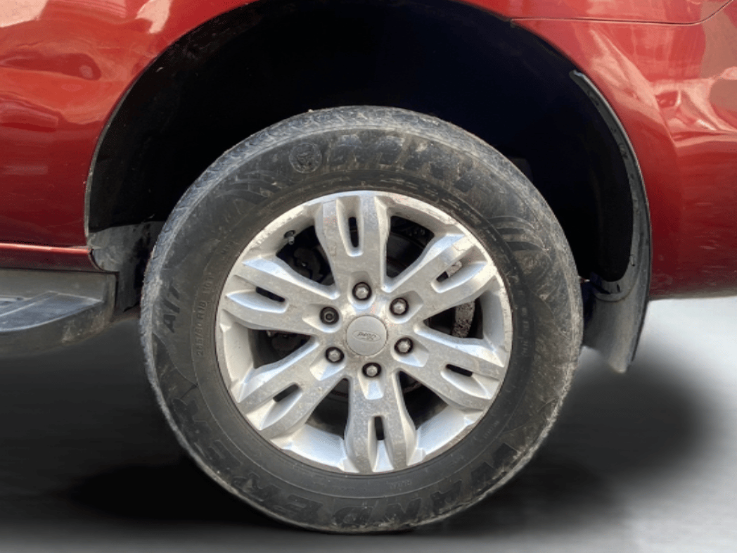 2016 Ford Endeavour TREND 3.2 4X4 AT, Diesel, Automatic, 85,619 km, Left Rear Wheel