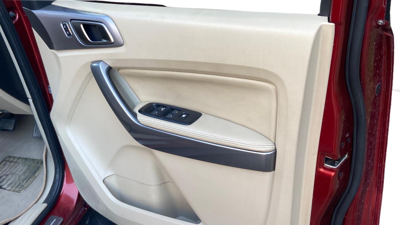 2016 Ford Endeavour TREND 3.2 4X4 AT, Diesel, Automatic, 85,619 km, Driver Side Door Panel Controls