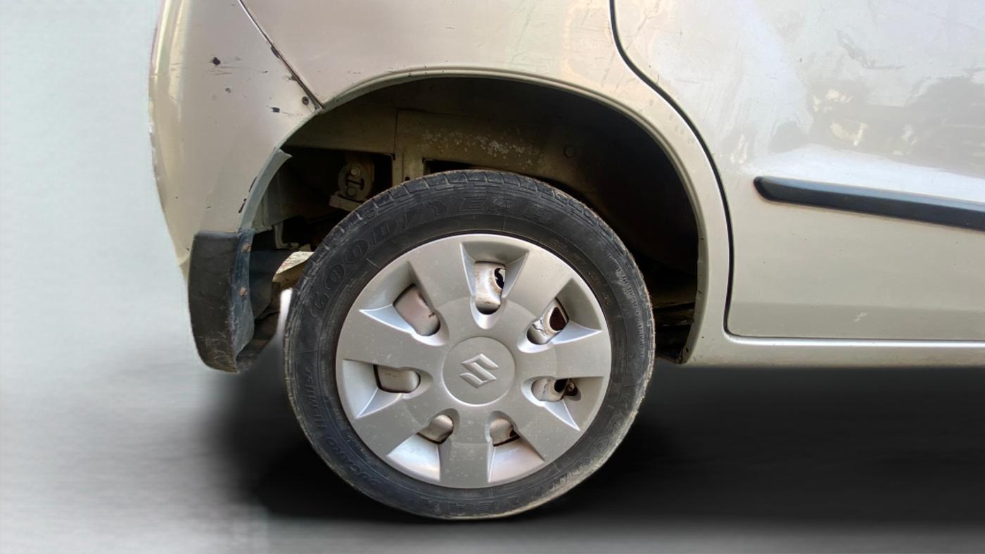 2011 Maruti Zen Estilo LXI, Petrol, Manual, 58,270 km, Right Rear Wheel