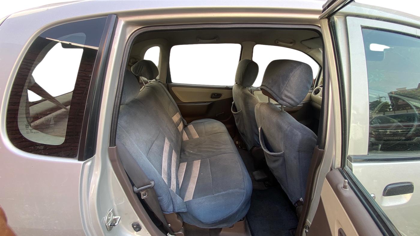 2011 Maruti Zen Estilo LXI, Petrol, Manual, 58,270 km, Right Side Rear Door Cabin
