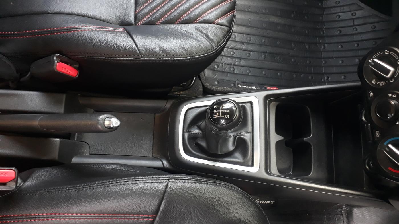 2019 Maruti Swift VXI, Petrol, Manual, 57,354 km, Gear Lever
