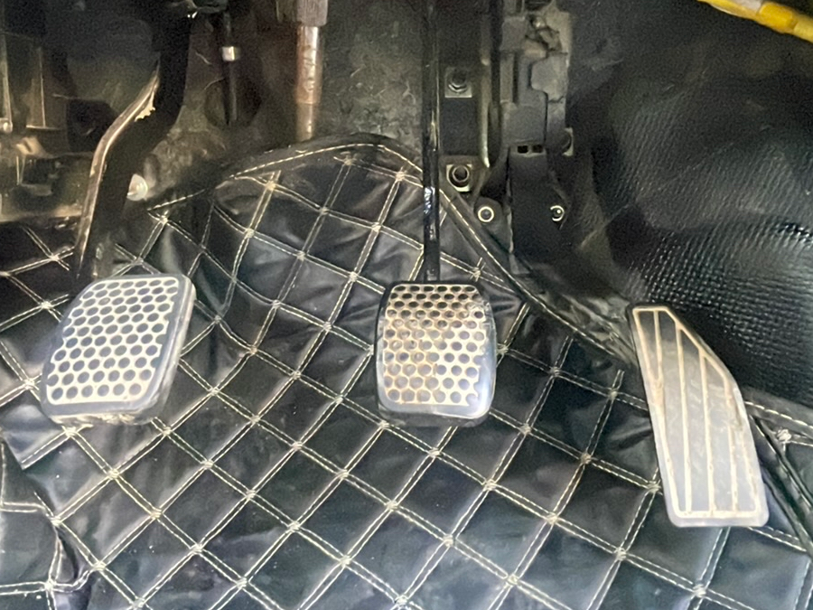 2020 Maruti Alto VXI, Petrol, Manual, 47,500 km, Pedals