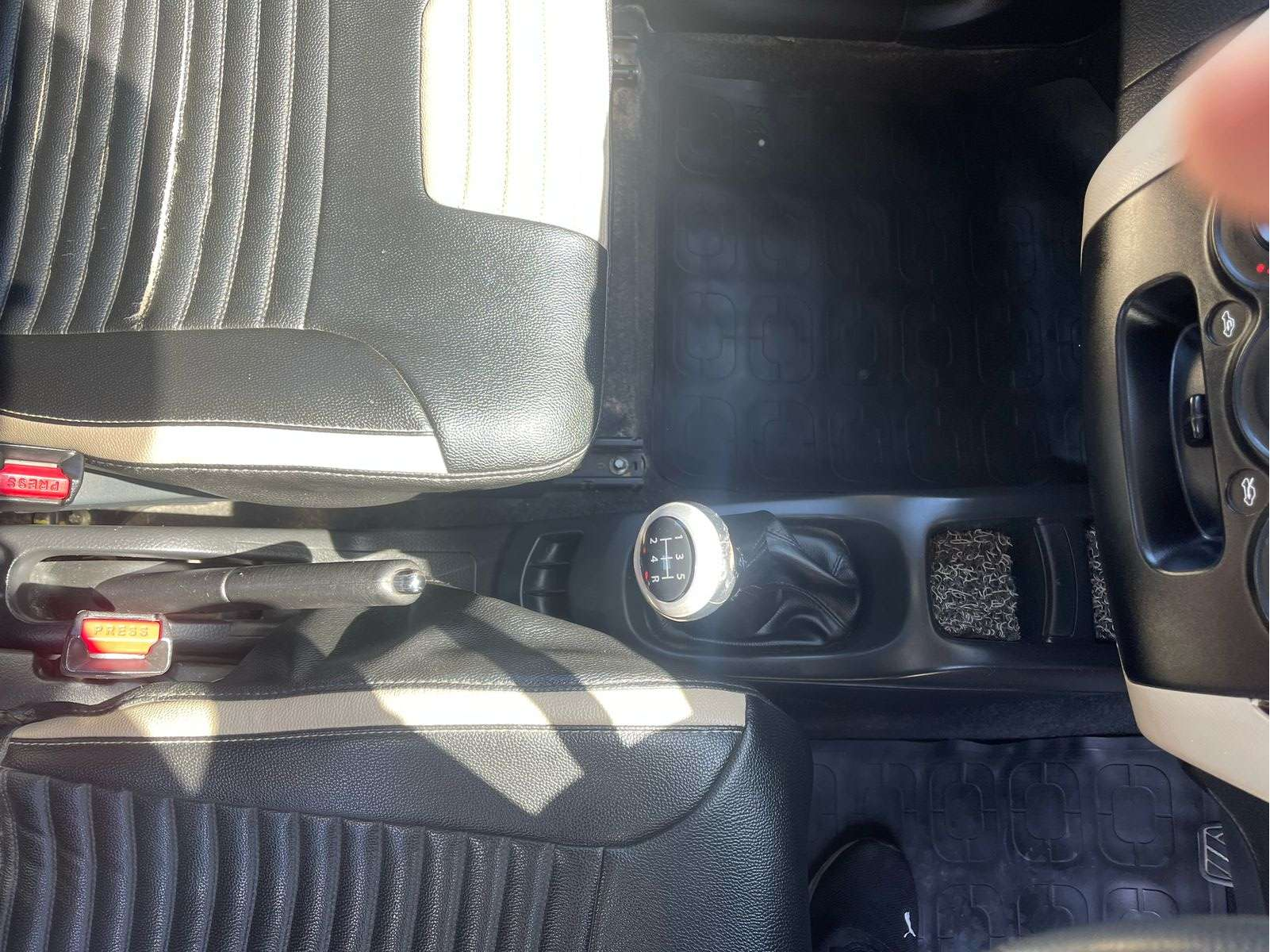 2018 Maruti Wagon R 1.0 VXI, Petrol, Manual, 52,000 km, Gear Lever