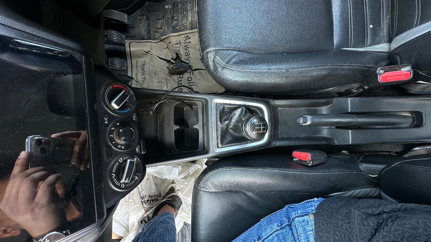 2018 Maruti Swift LXI, Petrol, Manual, 42,000 km, Gear Lever
