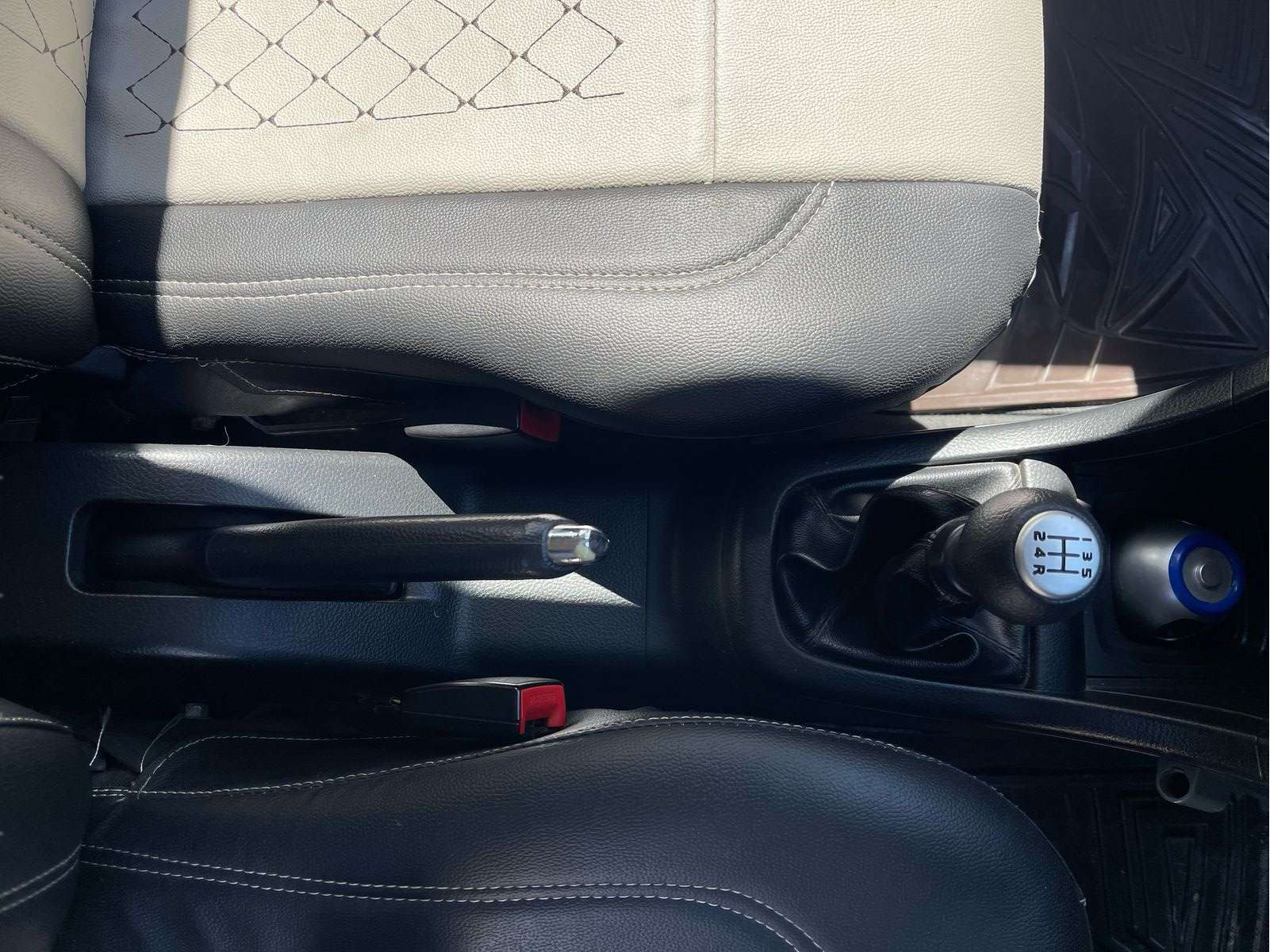 2014 Maruti Swift VXI, Petrol, Manual, 57,576 km, Gear Lever