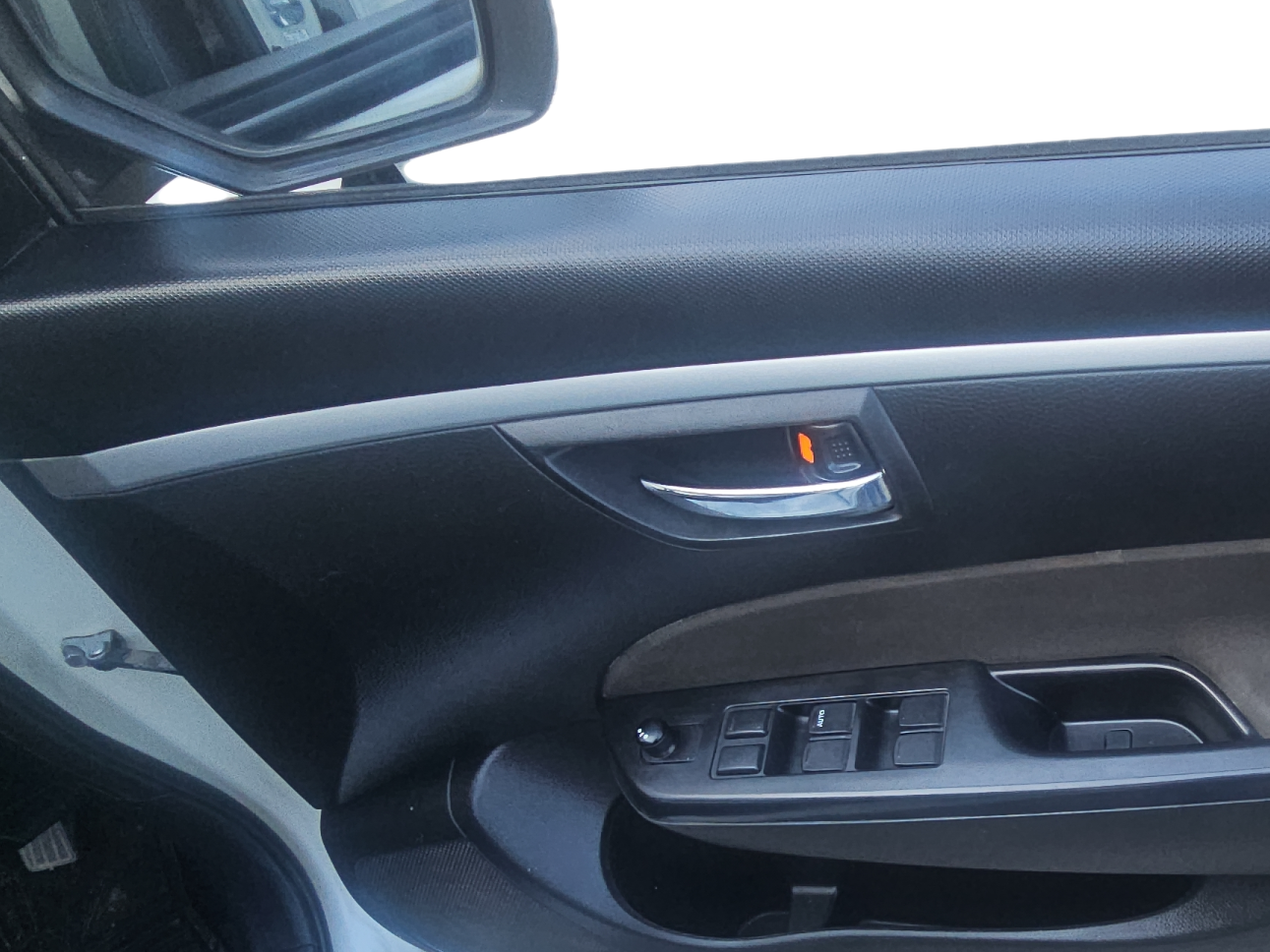 2014 Maruti Swift VXI, Petrol, Manual, 57,576 km, Driver Side Door Panel Controls