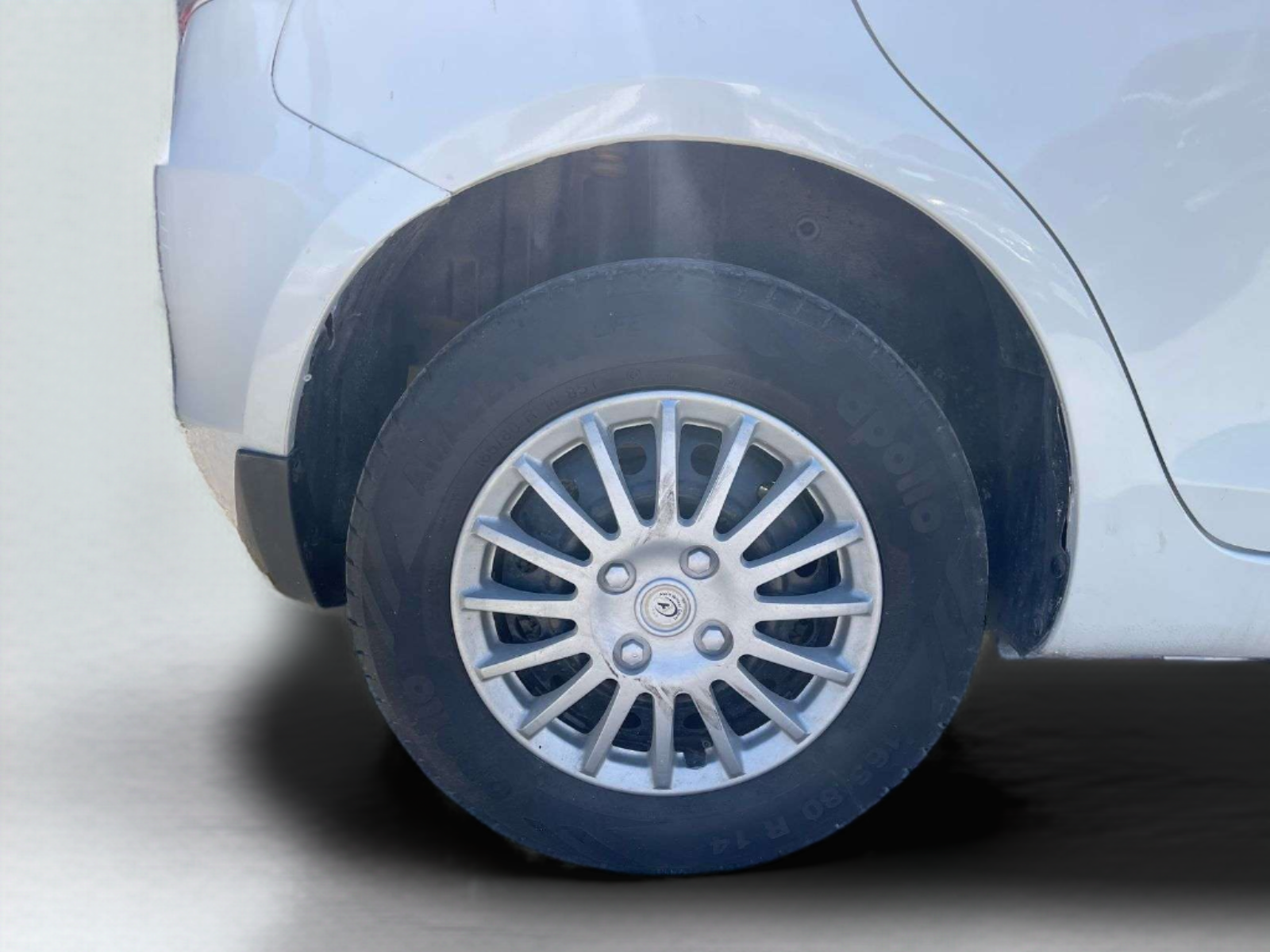 2014 Maruti Swift VXI, Petrol, Manual, 57,576 km, Right Rear Wheel