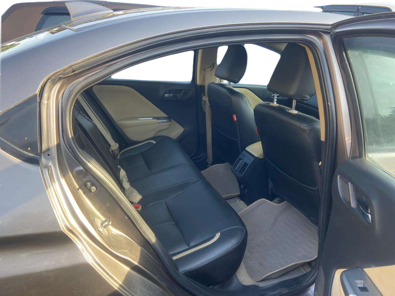 2014 Honda City 1.5L I-DTEC VX, Diesel, Manual, 60,000 km, Right Side Rear Door Cabin
