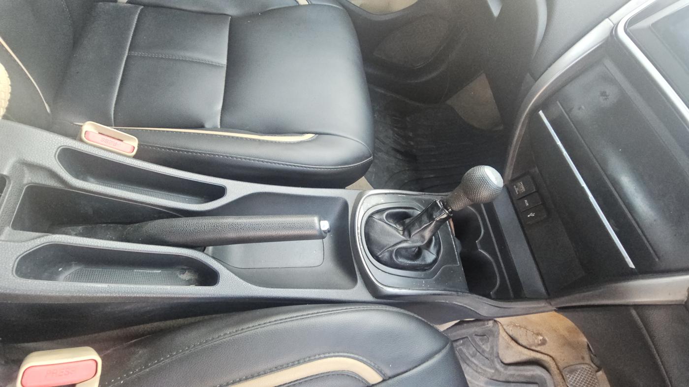 2014 Honda City 1.5L I-DTEC VX, Diesel, Manual, 60,000 km, Gear Lever