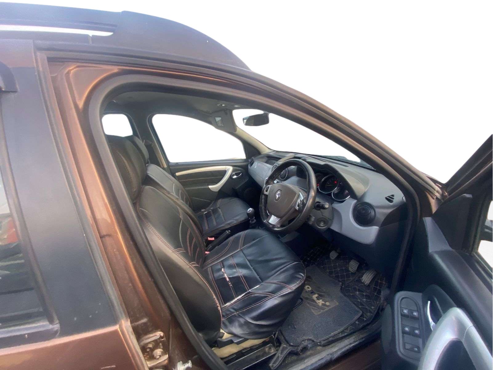 2015 Renault Duster 110 PS RXZ 4X4 MT DIESEL, Diesel, Manual, 74,640 km, Right Side Front Door Cabin