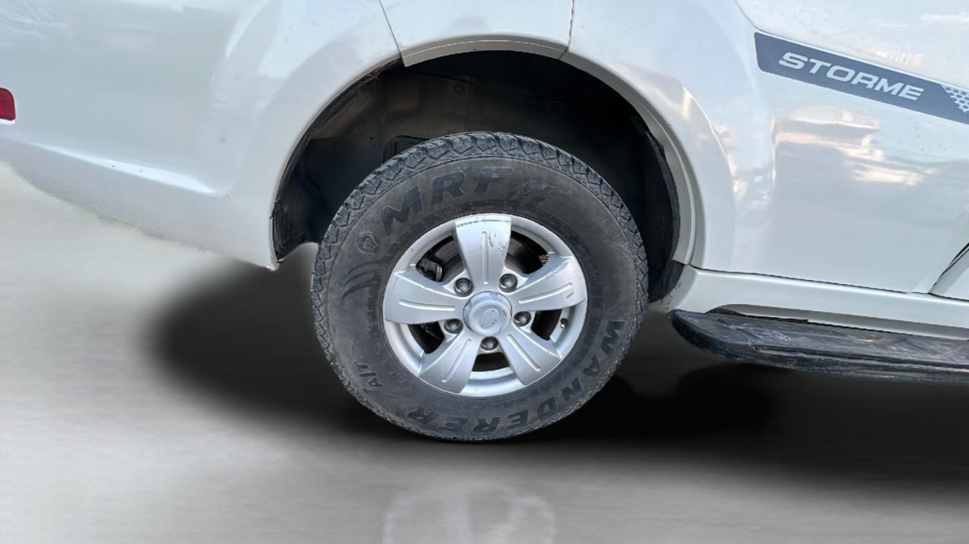 2018 Tata Safari Storme 2.2 VX 4X2, Diesel, Manual, 85,000 km, Right Rear Wheel