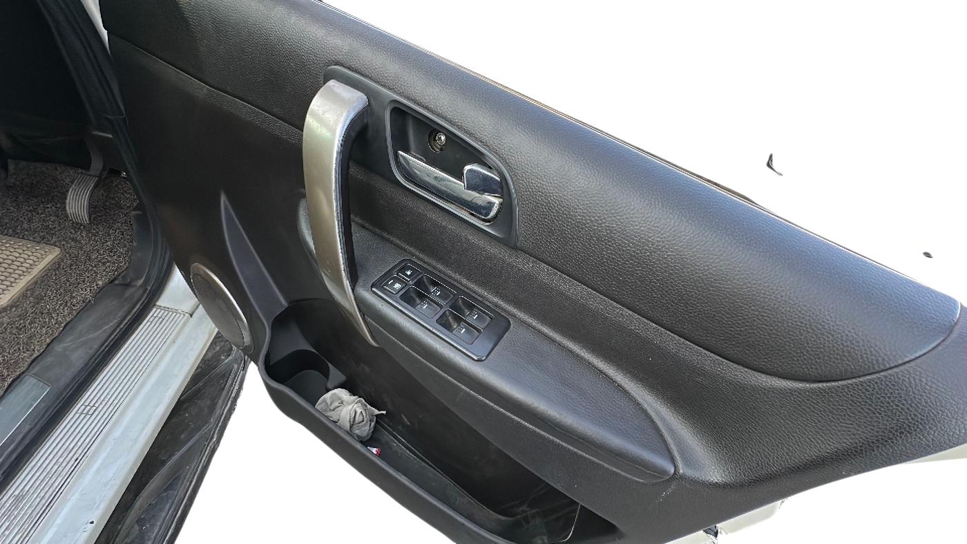 2018 Tata Safari Storme 2.2 VX 4X2, Diesel, Manual, 85,000 km, Driver Side Door Panel Controls