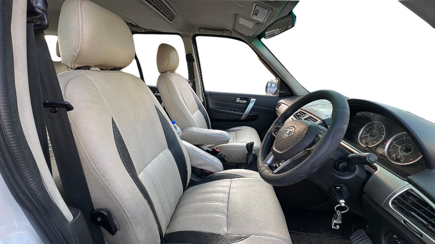 2018 Tata Safari Storme 2.2 VX 4X2, Diesel, Manual, 85,000 km, Right Side Front Door Cabin