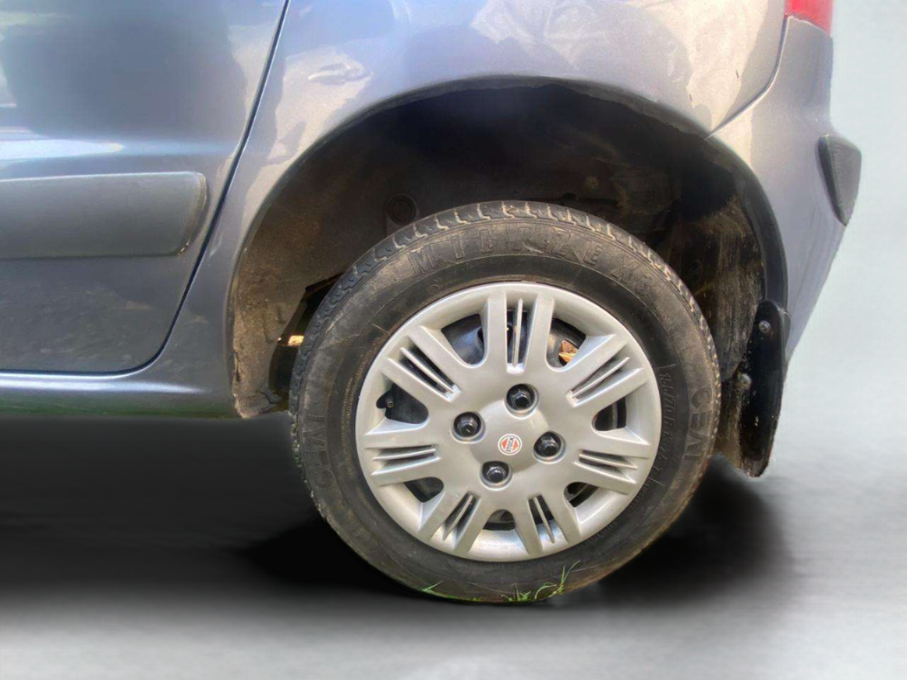2011 Hyundai Santro Xing GL, Petrol, Manual, 77,000 km, Left Rear Wheel
