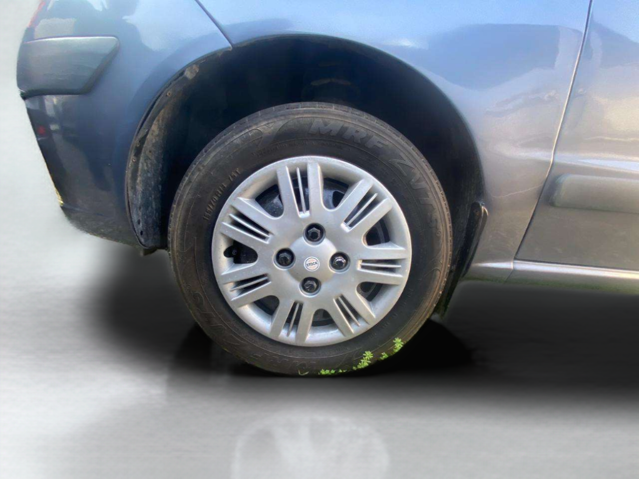 2011 Hyundai Santro Xing GL, Petrol, Manual, 77,000 km, Left Front Wheel