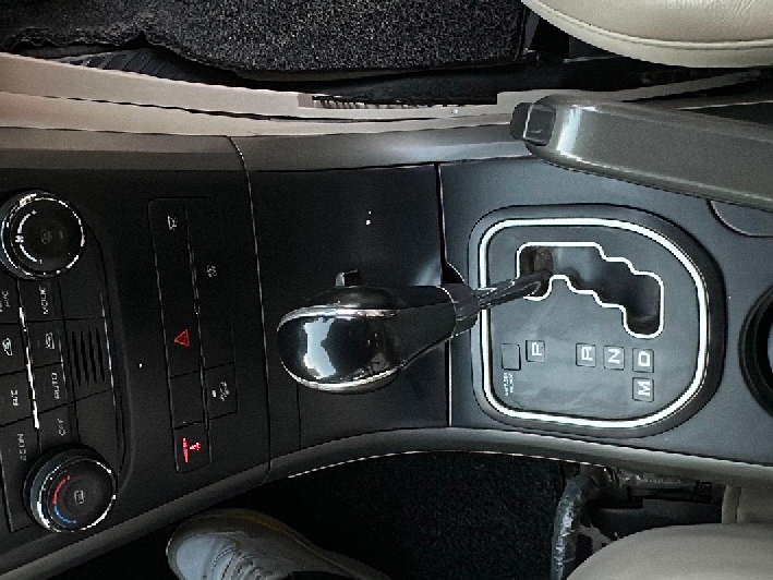2016 Mahindra XUV500 W10 AT, Diesel, Automatic, 78,000 km, Gear Lever