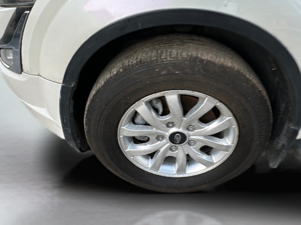 2016 Mahindra XUV500 W10 AT, Diesel, Automatic, 78,000 km, Left Rear Wheel