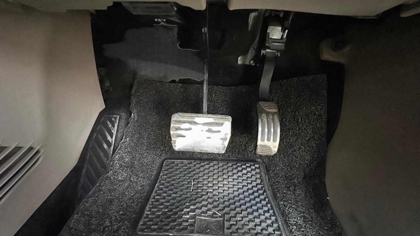 2016 Mahindra XUV500 W10 AT, Diesel, Automatic, 78,000 km, Pedals