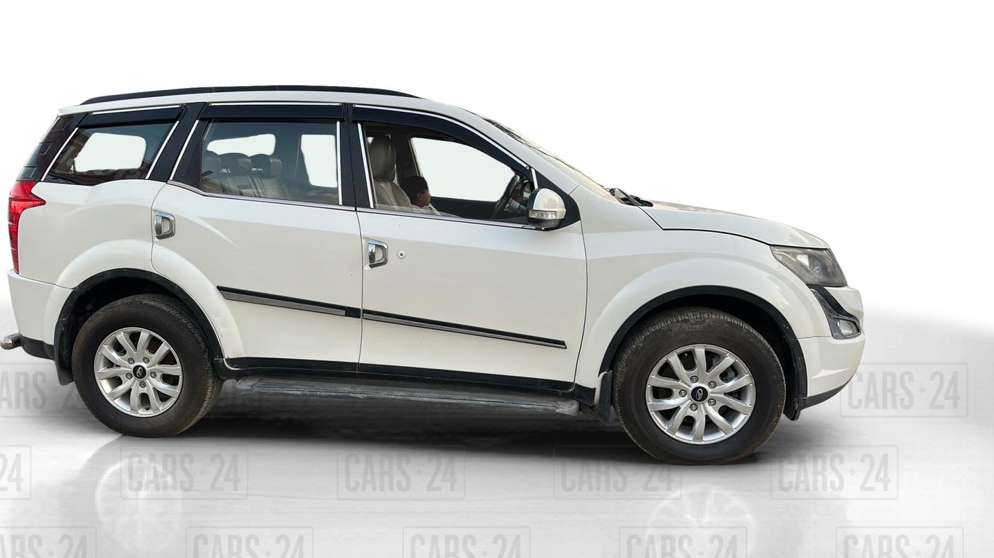 2016 Mahindra XUV500 W10 AT, Diesel, Automatic, 78,000 km, Right Side View