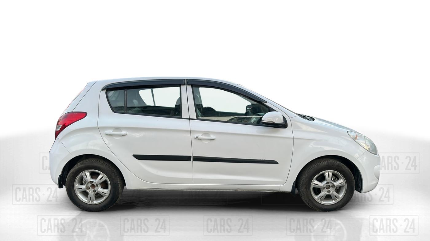 2011 Hyundai i20 SPORTZ 1.2, Petrol, Manual, 70,000 km, Right Side View