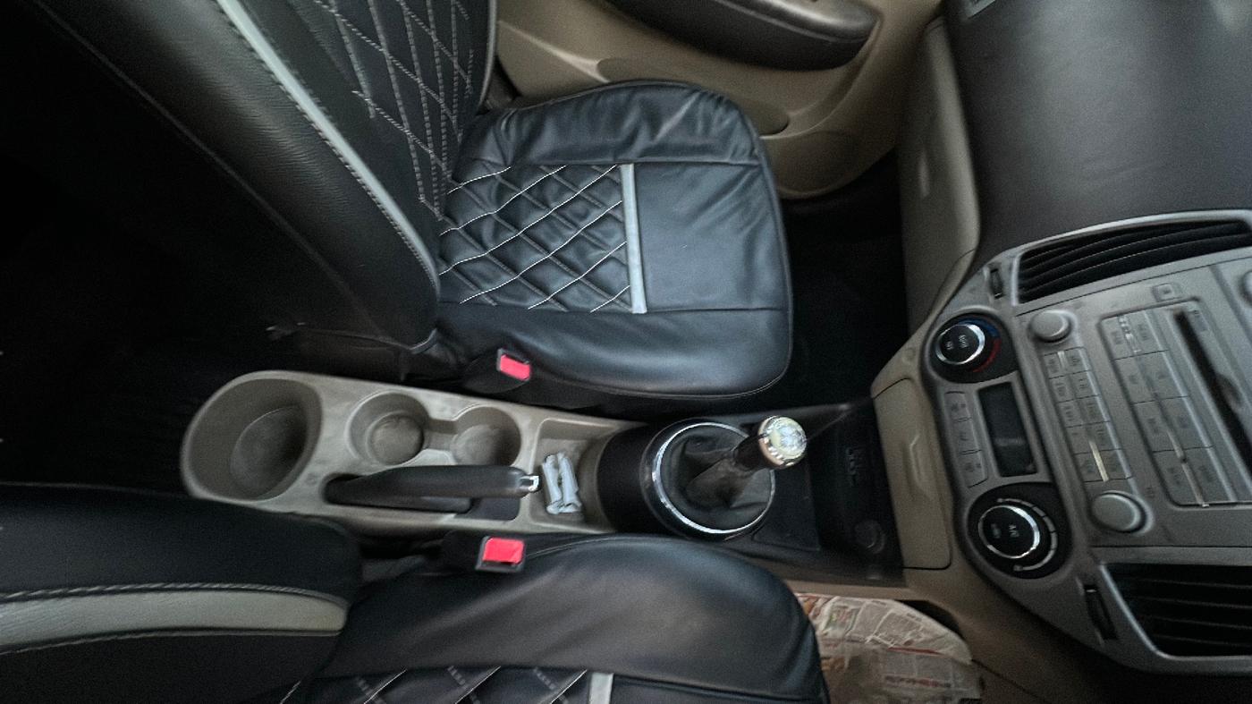 2011 Hyundai i20 SPORTZ 1.2, Petrol, Manual, 70,000 km, Gear Lever
