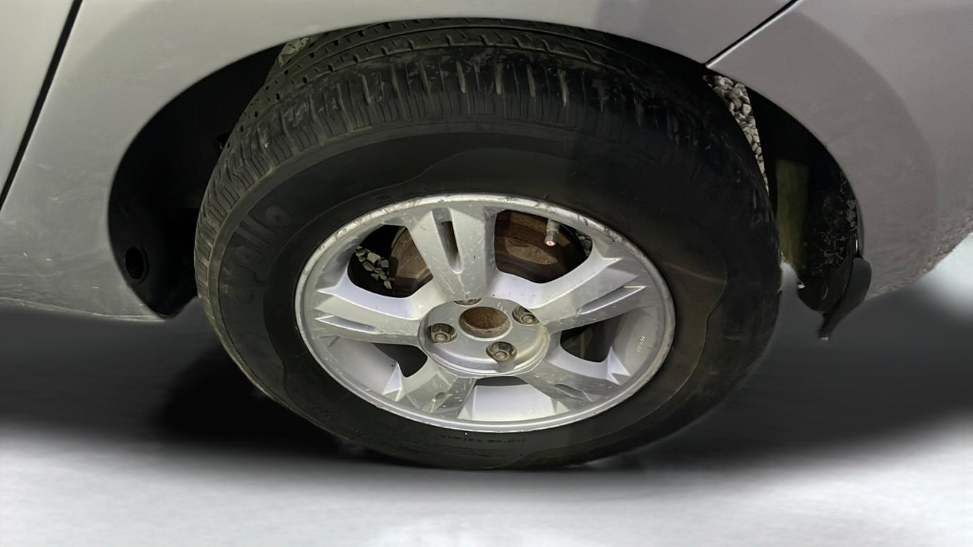 2011 Hyundai i20 SPORTZ (O) 1.2, Petrol, Manual, 64,500 km, Left Rear Wheel