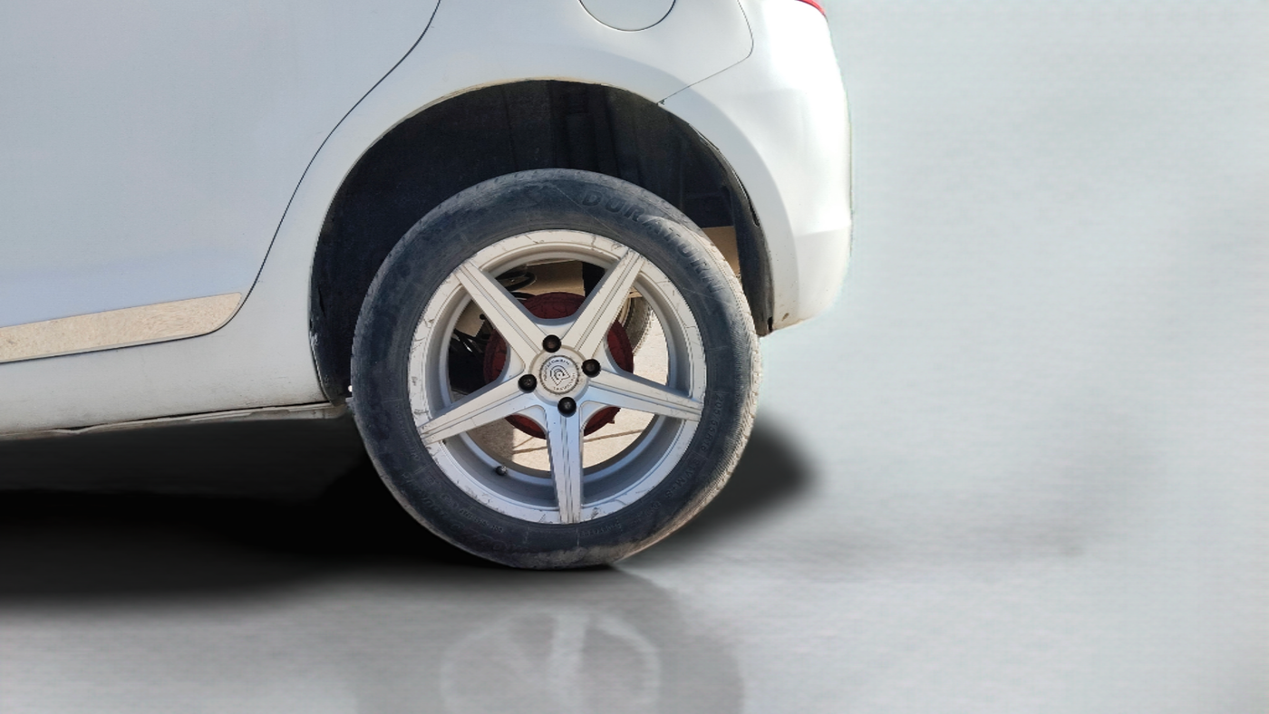 2014 Maruti Swift VDI, Diesel, Manual, 95,750 km, Left Rear Wheel