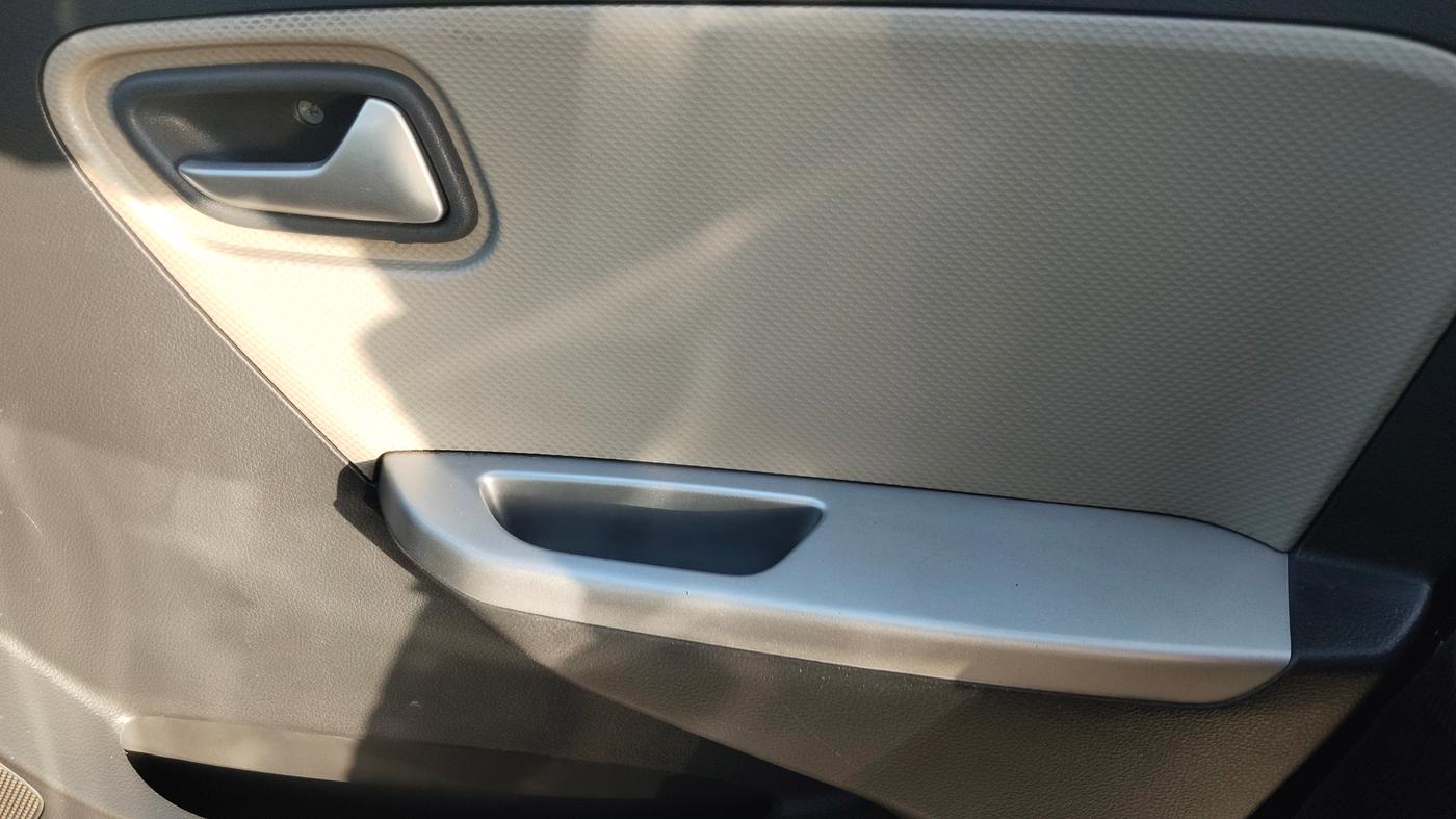 2016 Maruti Alto K10 VXI, Petrol, Manual, 42,970 km, Driver Side Door Panel Controls