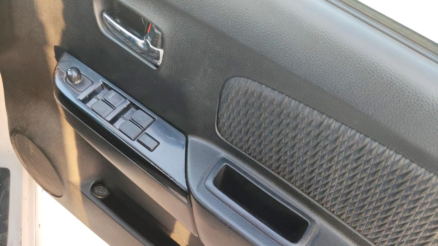 2013 Maruti Wagon R Stingray VXI, Petrol, Manual, 70,550 km, Driver Side Door Panel Controls