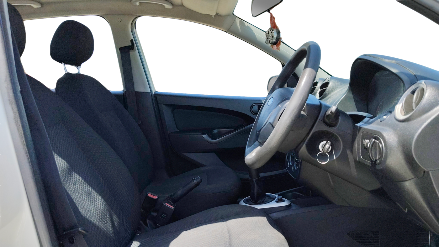 2013 Ford Figo EXI 1.2 PETROL, Petrol, Manual, 53,941 km, Right Side Front Door Cabin