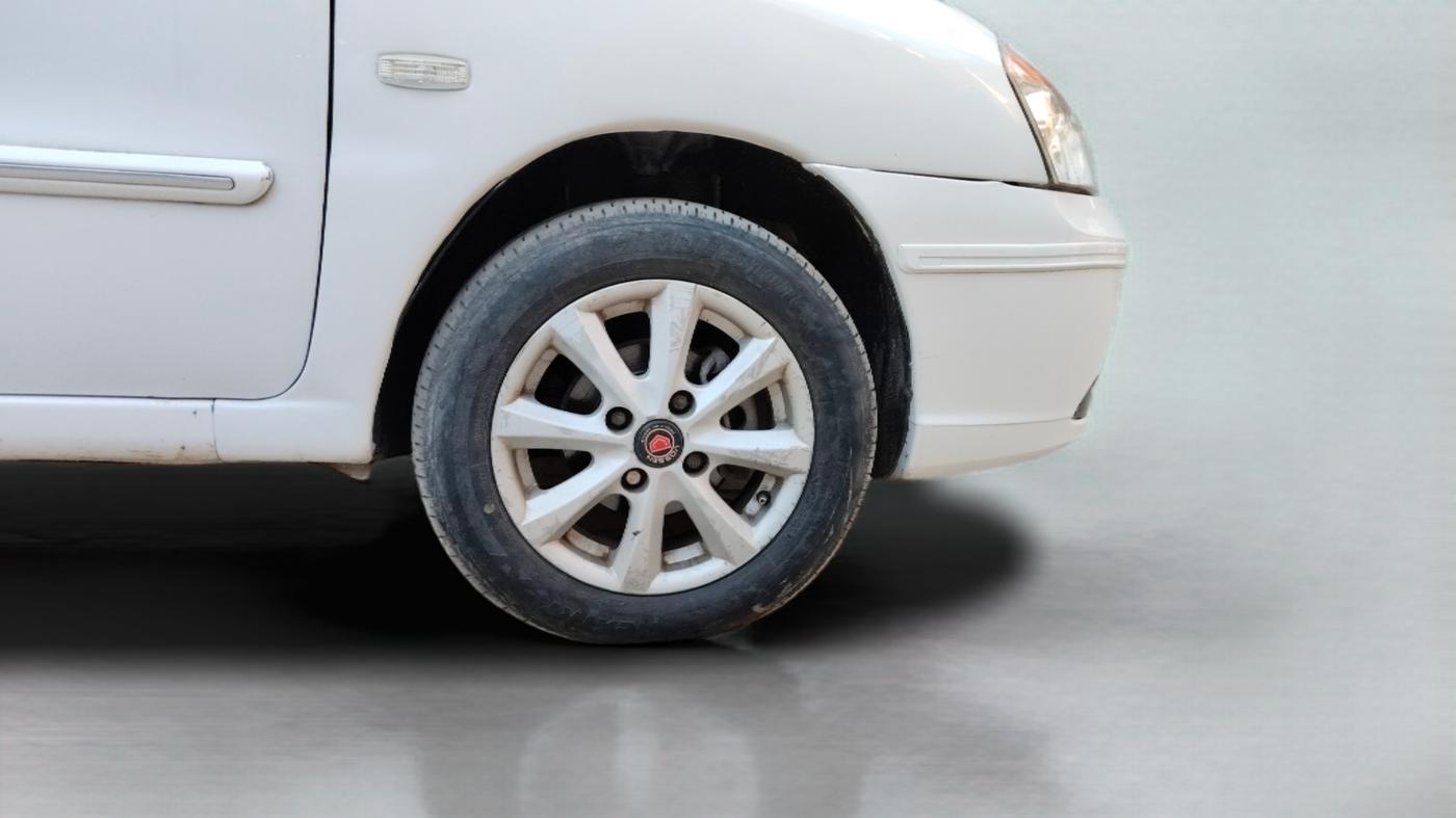 2013 Tata Indica V2 LX DIESEL, Diesel, Manual, 1,08,340 km, Right Front Wheel