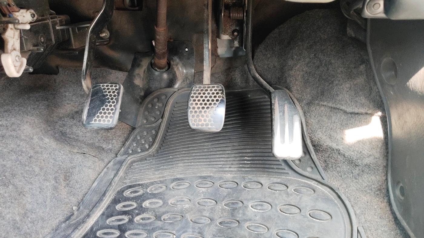 2005 Maruti Alto LX, Petrol, Manual, 1,01,664 km, Pedals